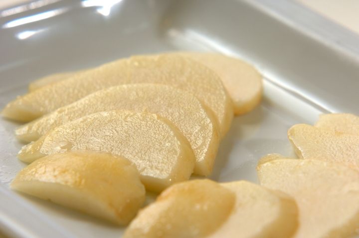 洋梨とチーズの前菜の下準備1